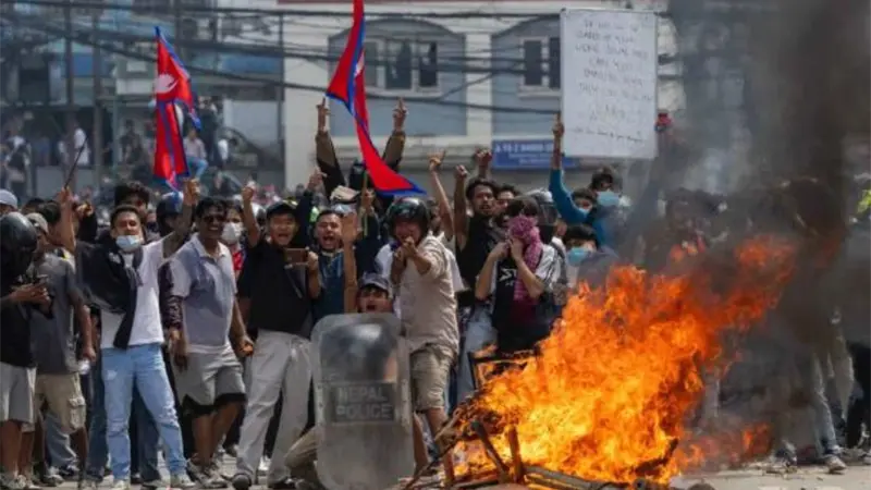 Organizadores de la revuelta en Nepal piden parar el caos y se desmarcan de la violencia