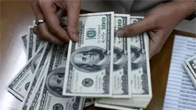 Economista advierte impacto en precios por subida del dólar