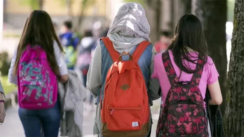 El Gobierno austríaco propone prohibir el velo islámico en los colegios a menores de 14
