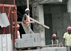 Regulación de mano de obra extranjera divide sectores