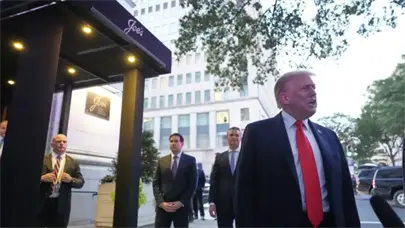 Trump sale a cenar y a jugar billar