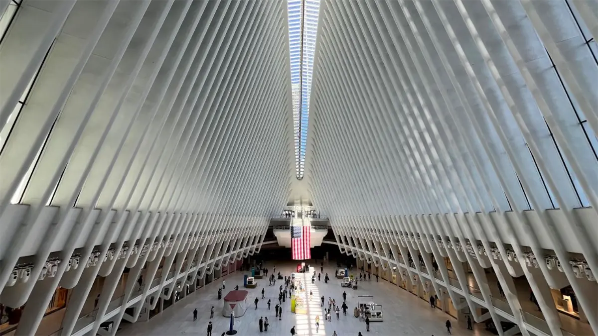 Una brecha de luz solar en homenaje al 11S atraviesa el Oculus de Nueva YorkNora Quintanilla