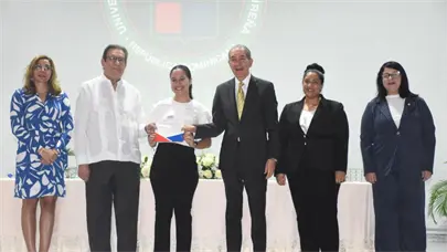 MESCyT otorga 208 becas nacionales a estudiantes de la UNPHU