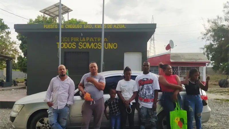 Dos dominicanos y cinco haitianos fueron detenidos durante operativo en Azua