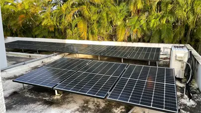 Un 10 % de la electricidad consumida en Puerto Rico proviene de placas solares en techos