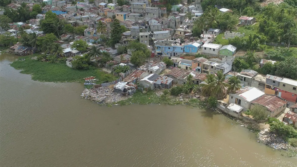 Abinader declara alta prioridad recuperación de ríos Ozama e Isabela en Santo Domingo