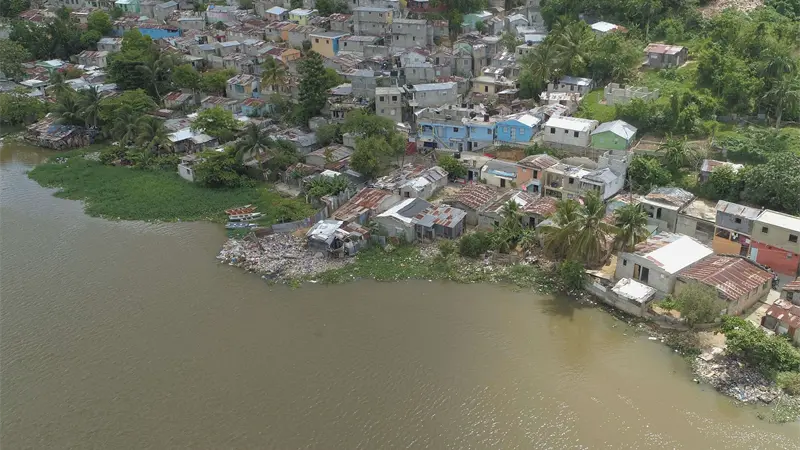 Abinader declara alta prioridad recuperación de ríos Ozama e Isabela en Santo Domingo