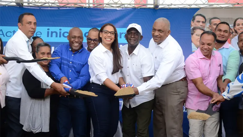 Alcaldesa Betty Gerónimo da primer palazo para construcción de obras del Presupuesto Participativo por más de RD$54 MM
