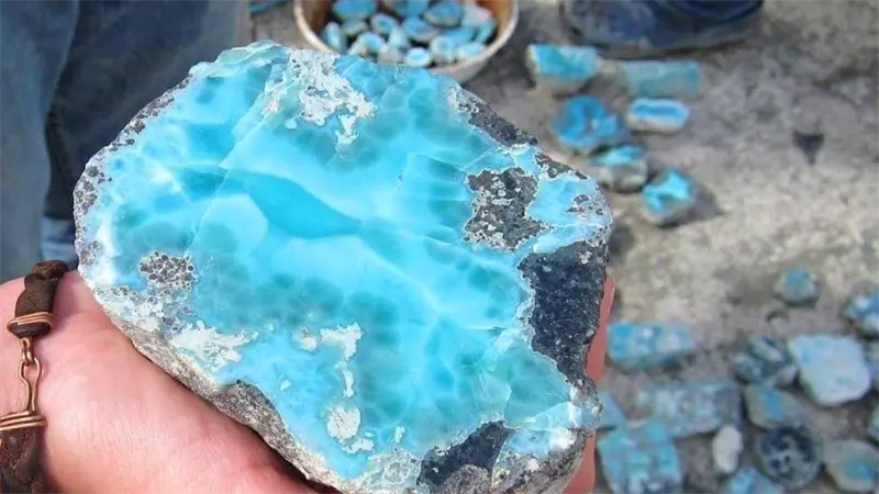 La única mina de larimar del mundo, en República Dominicana, busca mejorar su seguridad