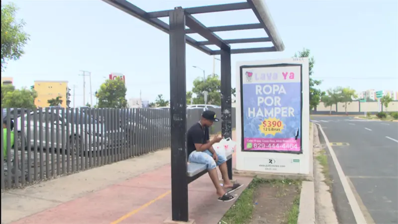 Pasajeros en Ciudad Juan Bosch exigen solución urgente ante deficiencia del transporte público
