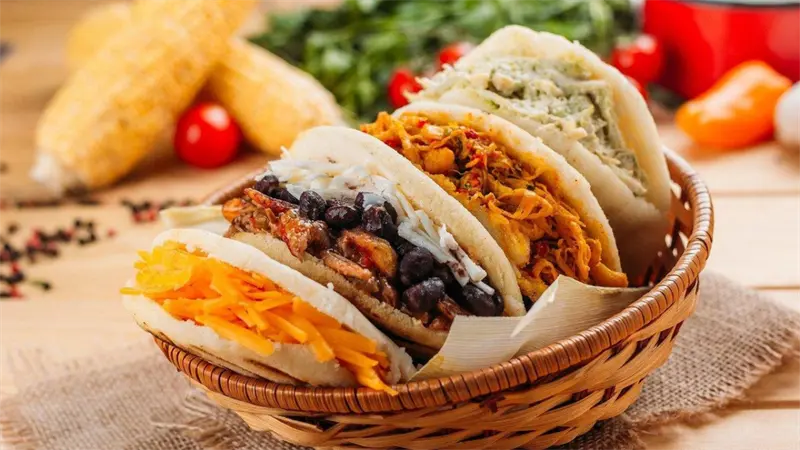 El sabor de la solidaridad en Venezuela: 20.000 arepas repartidas en el Día Mundial de la Arepa