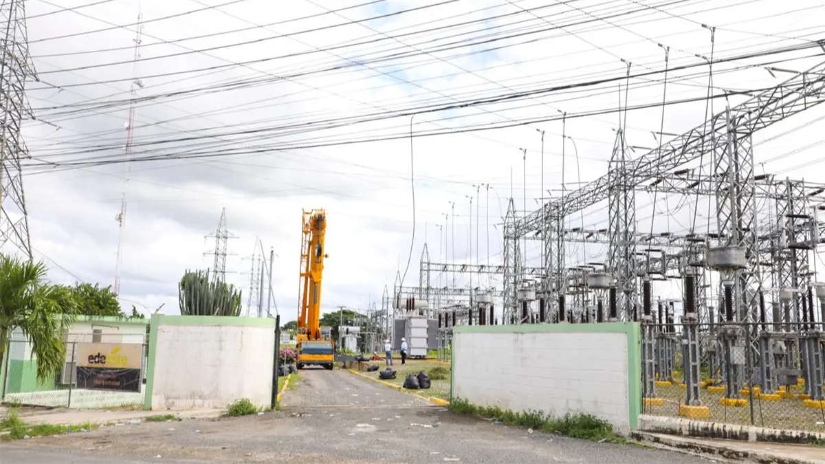 Edeeste informa sobre avería mayor en Hainamosa que afecta el servicio eléctrico