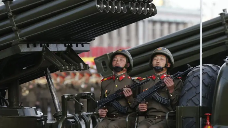 Corea del Norte combinará armas nucleares y convencionales en una nueva política militar