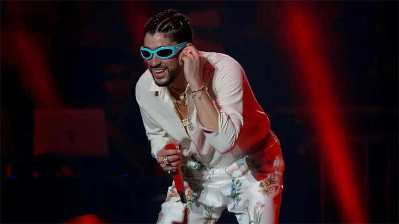 Bad Bunny culmina su residencia en Puerto Rico instando a combatir el odio con amor