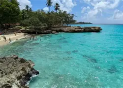 Playa La Caleta casi lista tras millonaria renovación liderada por David Collado
