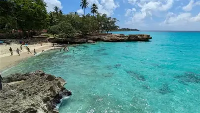 Playa La Caleta casi lista tras millonaria renovaci&oacute;n liderada por David Collado