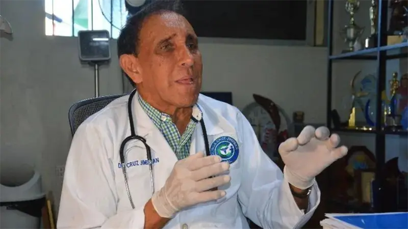 Cruz Jimini&aacute;n afirma que pagos insuficientes de Senasa llevaron a su cl&iacute;nica a millonarias p&eacute;rdidas