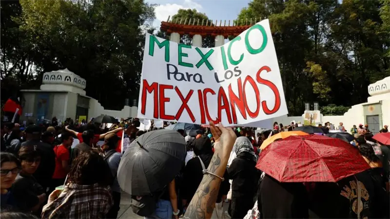 Mexicanos dan el grito contra la gentrificación en la capital del país