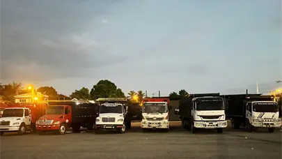 Ej&eacute;rcito detiene seis camiones que transportaban 117 reses en Montecristi