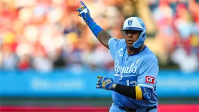 Salvador P&eacute;rez llega al jonr&oacute;n 300 y a 1,000 carreras impulsadas en las Grandes Ligas