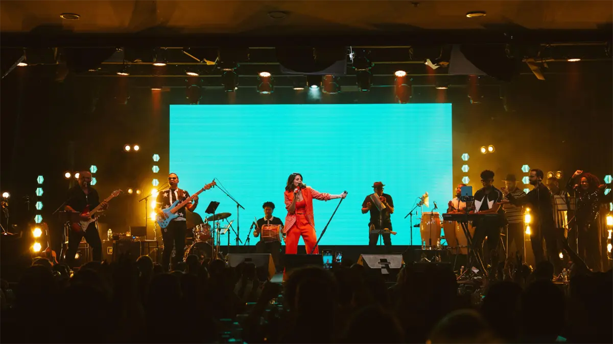 Techy deslumbra en Escenario 360 con un show íntimo, tropical y cargado de emociones