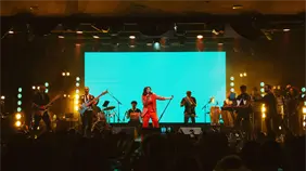 Techy deslumbra en Escenario 360 con un show íntimo, tropical y cargado de emociones