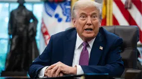 Trump dice que vigilará Nueva York tras respaldo de gobernadora a candidato socialista
