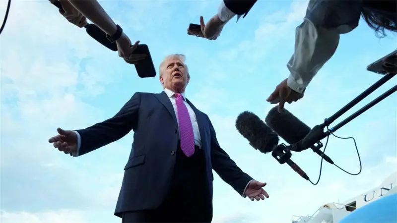 Donald Trump demanda al The New York Times y reporteros por 15 mil millones