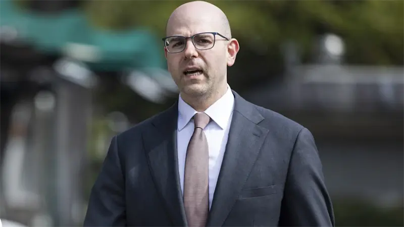 Senado de EE.UU. ratifica a asesor económico de Trump como gobernador de la Fed