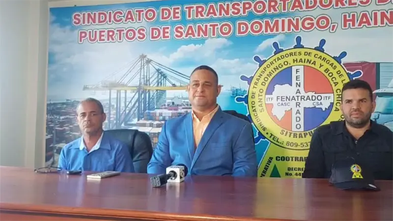 Camioneros levantan paro en puertos de Haina y Caucedo tras reunión con Intrant y la Policía