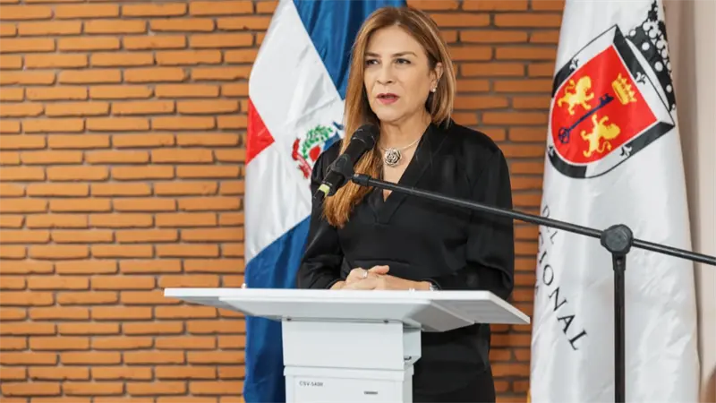 Carolina Mejía lanza 250 becas de Google para formar jóvenes en inteligencia artificial y análisis de datos