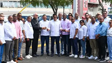 Collado dona 38 camiones volteos a municipios y distritos municipales con vocación turística
