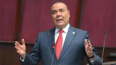 Diputado Alcib&iacute;ades Tav&aacute;rez advierte deuda p&uacute;blica sobrepasa los 72 mil millones de d&oacute;lares: dice RD podr&iacute;a colapsar