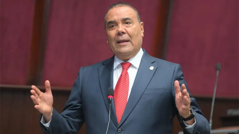 Diputado Alcibíades Tavárez advierte deuda pública sobrepasa los 72 mil millones de dólares: dice RD podría colapsar