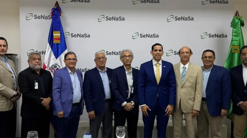 Directivos de Andeclip tratan situación de prestadoras con director de SENASA