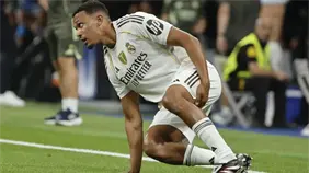 Alexander-Arnold padece una lesión muscular en su pierna izquierda