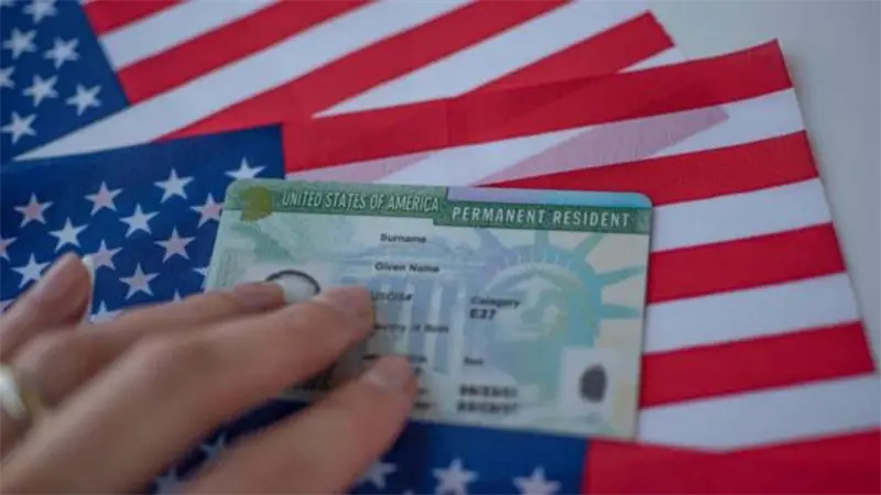 Estados Unidos detiene temporalmente nuevas solicitudes de Green Card EB-5 hasta octubre de 2025