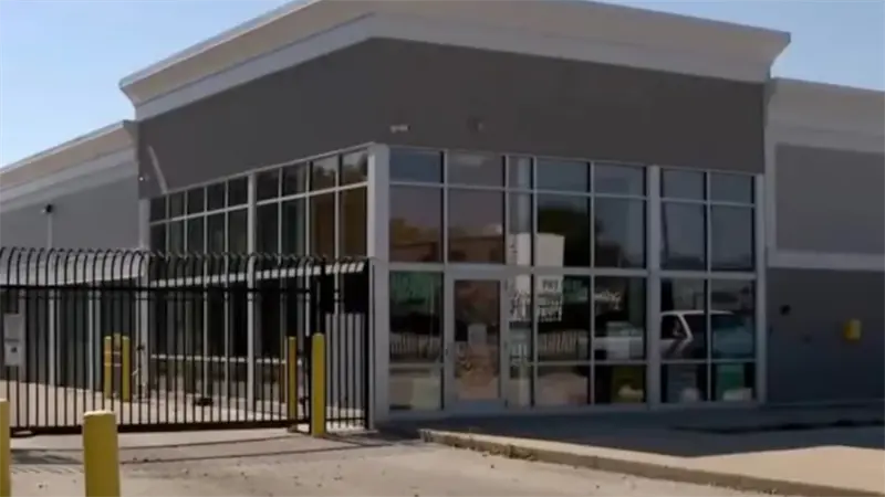 Pareja arrestada por encerrar a sus seis hijos en una bodega en Milwaukee