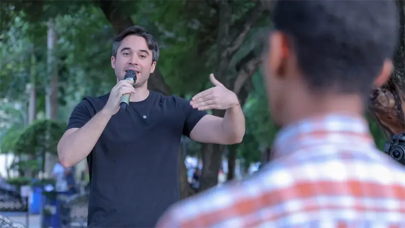 "Demuestra que estoy equivocado": Fernando Abreu lanza debates abiertos en la UASD en honor a Charlie Kirk