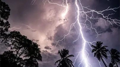 Onda tropical y vaguada provocar&aacute;n aguaceros y tormentas en gran parte del pa&iacute;s