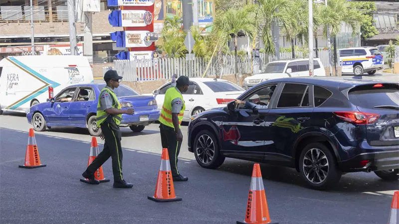 Prohibición de giros a la izquierda en Kennedy satura a diversos residenciales
