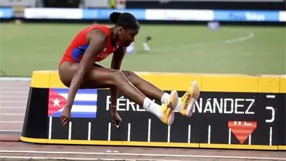 Leyanis Pérez gana oro en triple salto en Tokio y celebra "un año increíble"