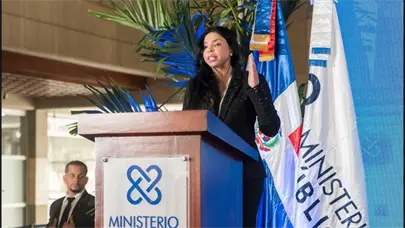 Advertencia de procuradora pone en la mira los lujos de funcionarios