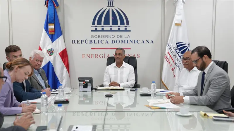 Delegación de EE. UU. observa el desarrollo del país en tierras raras