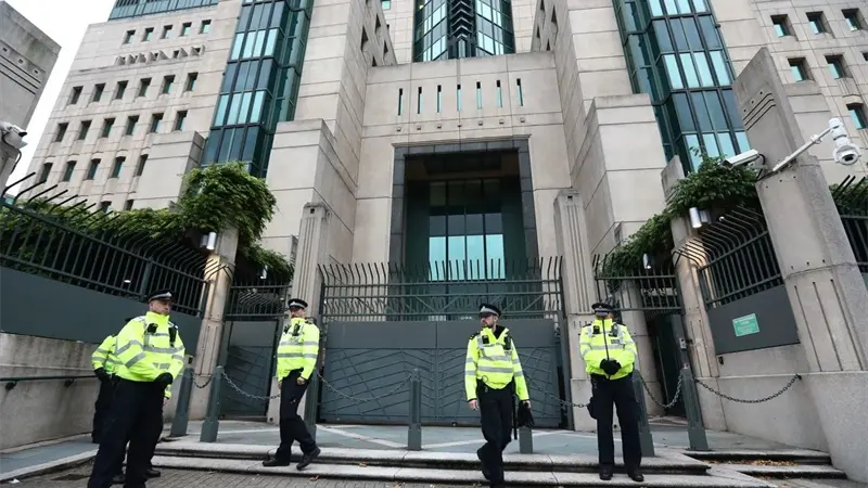 El servicio de espionaje británico MI6 busca reclutar espías, sobre todo de Rusia