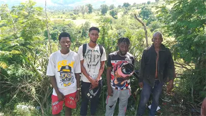 En operativo con drones Ej&eacute;rcito localiza y detiene haitianos indocumentados en El&iacute;as Pi&ntilde;a