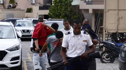 Imponen prisi&oacute;n preventiva a cinco j&oacute;venes acusados de violaci&oacute;n grupal en Los Tres Brazos