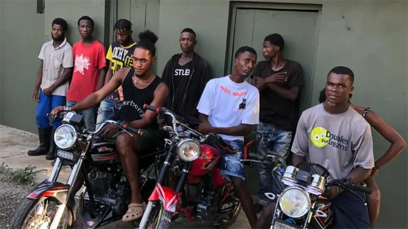 Durante patrullaje en Mao detienen a 30 nacionales haitianos y ocupan ocho motocicletas