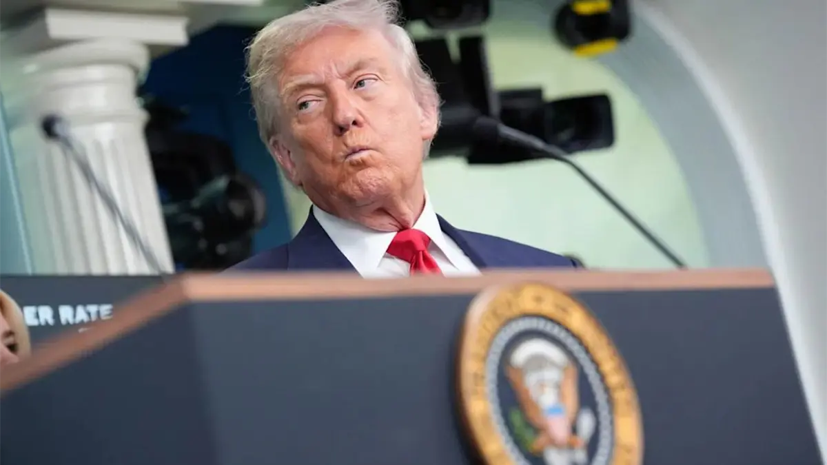 Trump pide al Supremo mantener el género asignado al nacer en los pasaportes de trans