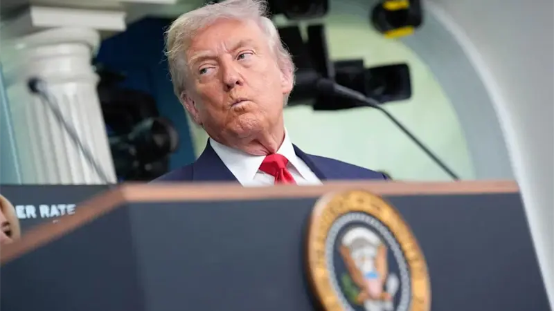 Trump pide al Supremo mantener el género asignado al nacer en los pasaportes de trans